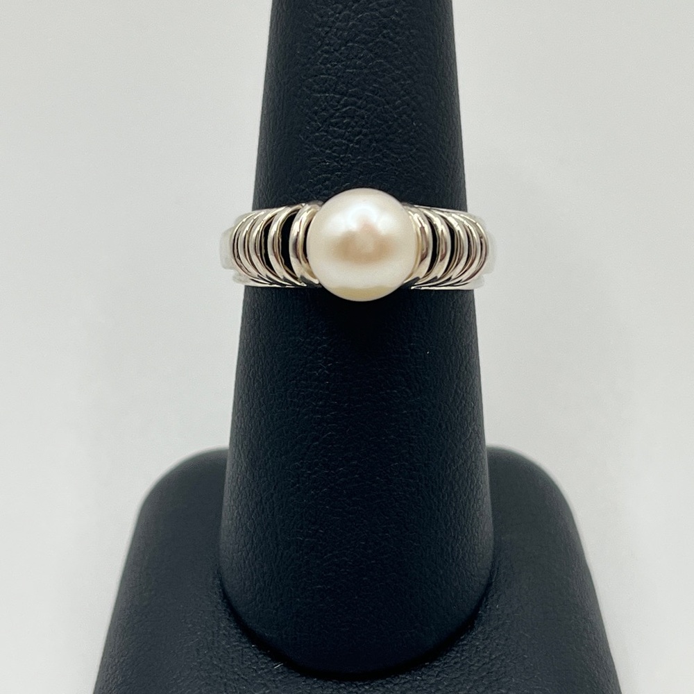 Elegant Silver Pearl Ring